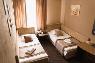 Отель Гостиничный Комплекс Глобус Тернополь Стандартный двухместный номер с 2 отдельными кроватями-7