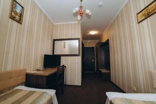 Отель Гостиничный Комплекс Глобус Тернополь Стандартный двухместный номер с 2 отдельными кроватями-16